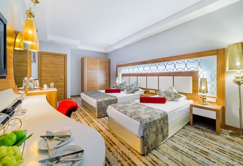 اتاق خانوادگی, Justiniano Deluxe Resort