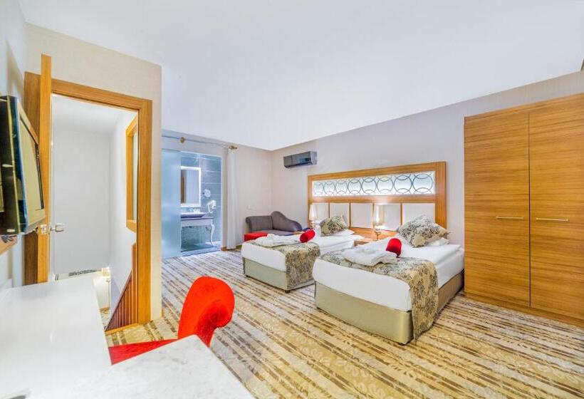 سوییت خانوادگی, Justiniano Deluxe Resort
