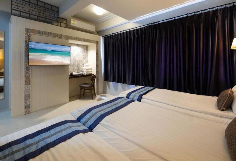 اتاق لوکس سه تخته, Montree Phuket Hotel, Sha Extra Plus