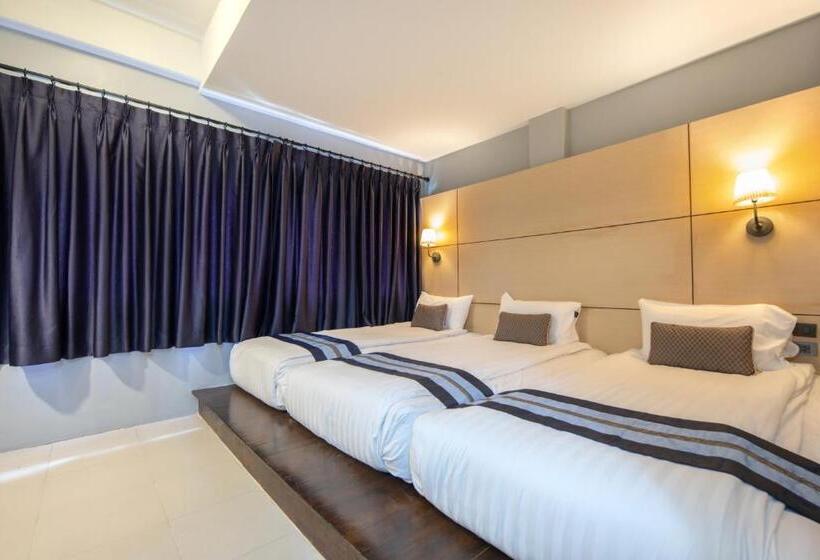 اتاق لوکس سه تخته, Montree Phuket Hotel, Sha Extra Plus
