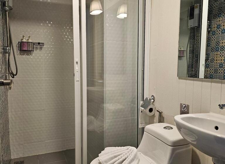 اتاق لوکس سه تخته, Montree Phuket Hotel, Sha Extra Plus