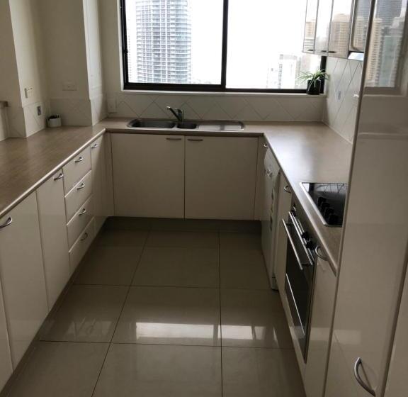 آپارتمان اقتصادی دو خوابه, Surfers Century Oceanside Apartments