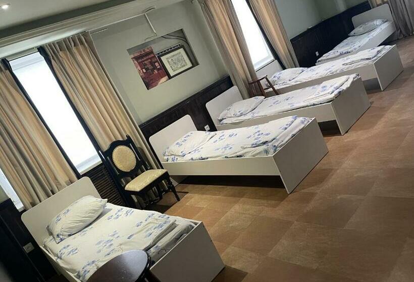 تختخواب در اتاق مشترک, Mang’o Hostel