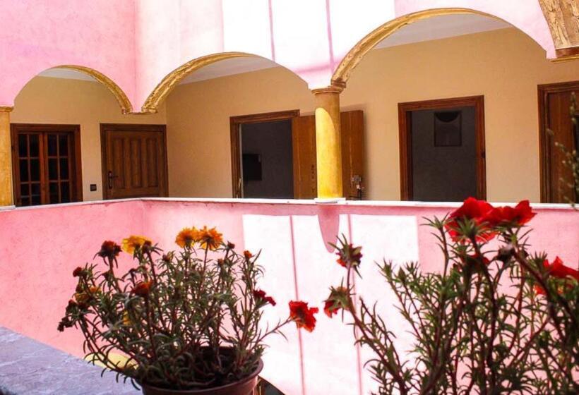 اتاق لوکس, Akwaba Lodge