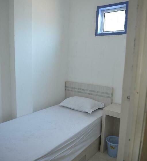 اتاق استاندارد یک تخته با سرویس بهداشتی مشترک, Penginapan Aira