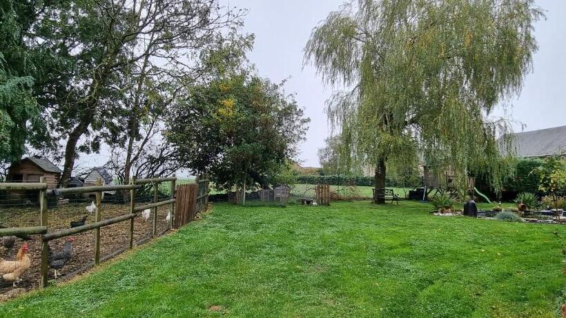 اتاق خانوادگی با چشم‌انداز باغ, Au Nid Des Champs, Agréable Chambre D Hôtes, Proche De Chartres