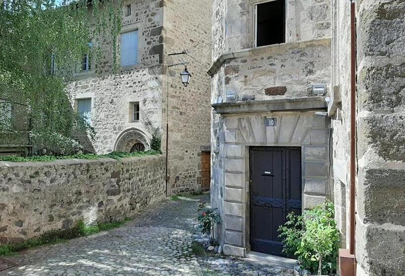 اتاق استاندارد چهار تخته, Maison Au Loup   Superbe Ancien Hotel Particulier Du Xvie Siècle Au Cœur De La Vieille Ville Du Puy