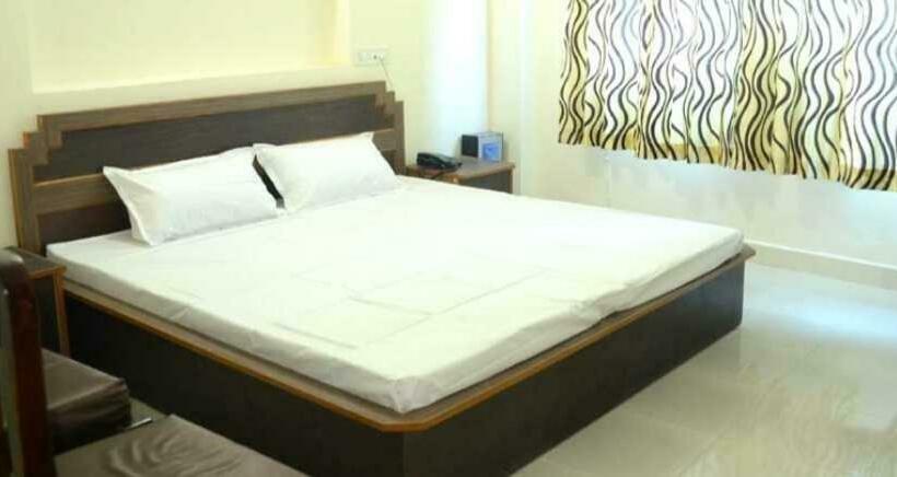 اتاق کلاسیک سه تخته, Oyo 70113  Jk Breeze