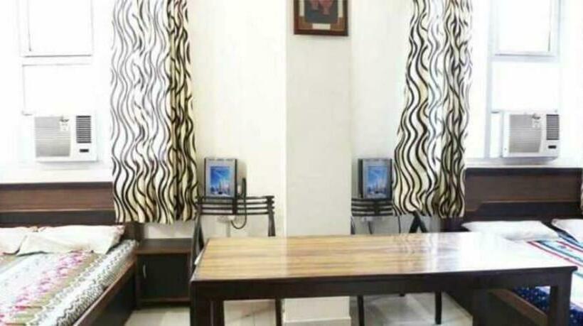 اتاق کلاسیک سه تخته, Oyo 70113  Jk Breeze