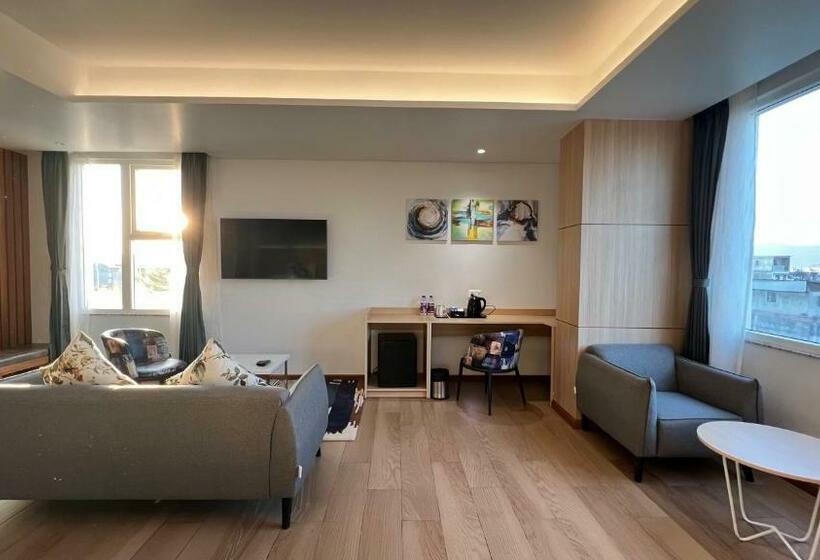 Семейный Номер Вид на Горы, Aurora Boutique Hotel Imphal