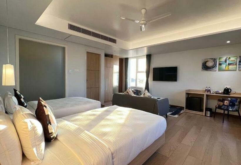 Семейный Номер Вид на Горы, Aurora Boutique Hotel Imphal