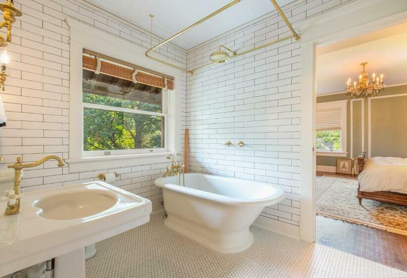 3 Bedroom Suite, Martha S Bed And Breakfast