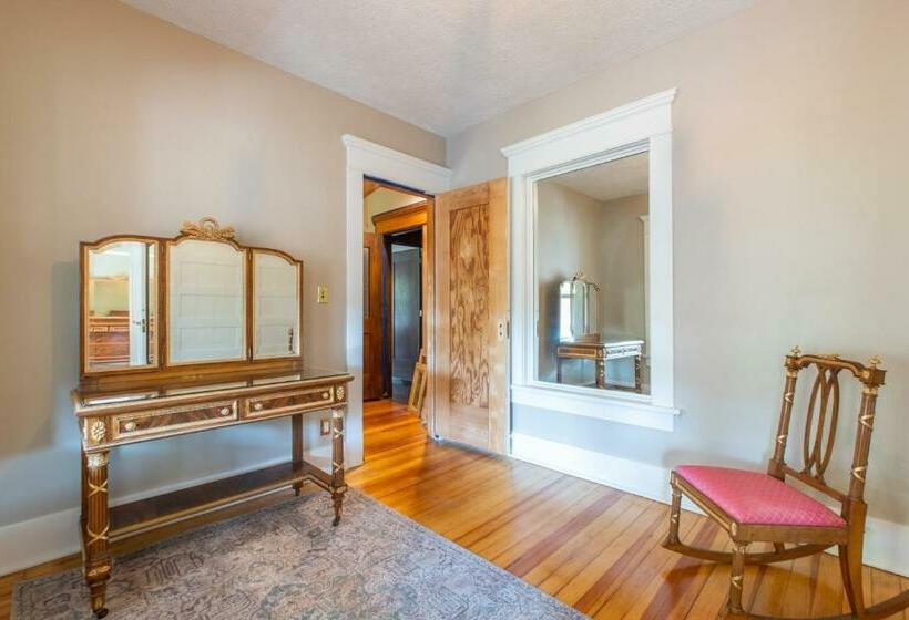 3 Bedroom Suite, Martha S Bed And Breakfast