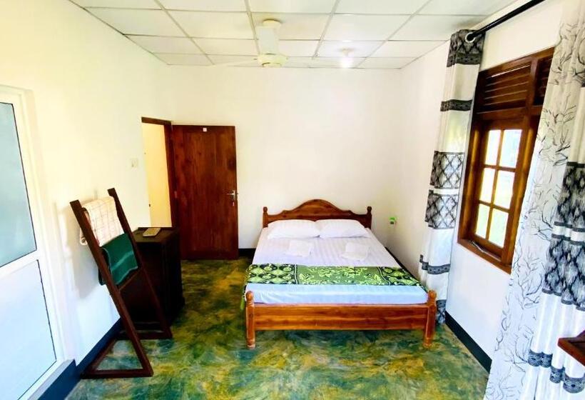 اتاق استاندارد با بالکن, Madiha Surf House Lanka