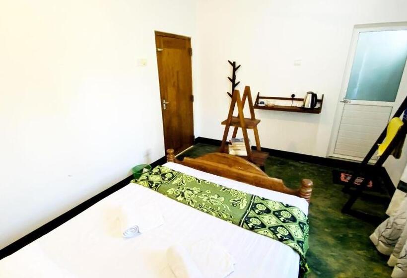 اتاق عادی, Madiha Surf House Lanka