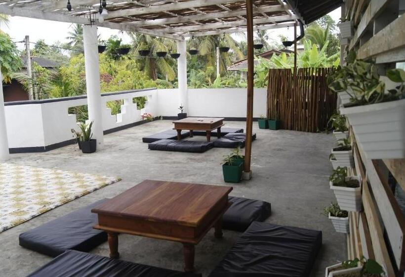 اتاق لوکس, Madiha Surf House Lanka