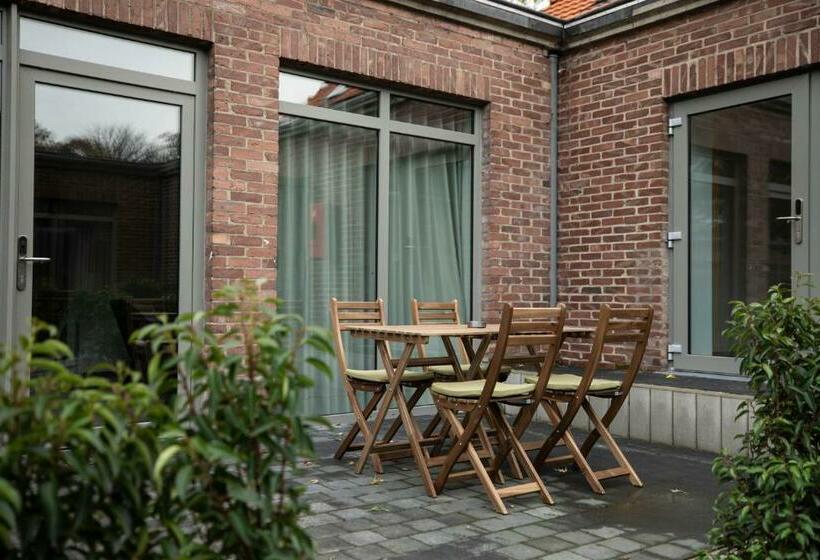 سوئیت با تخت بزرگ, City Housing Genk