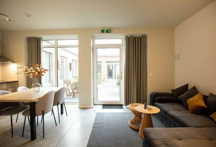 سوئیت با تخت بزرگ, City Housing Genk