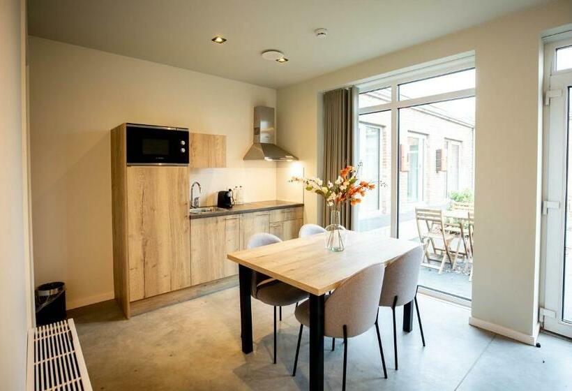 سوئیت با تخت بزرگ, City Housing Genk