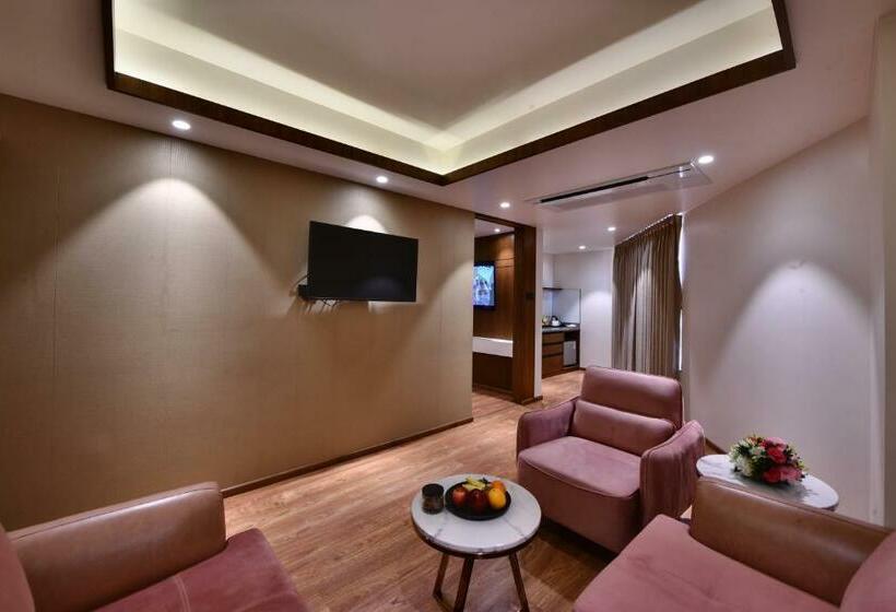 سوئیت رویال, Regenta Fairlark Vadodara