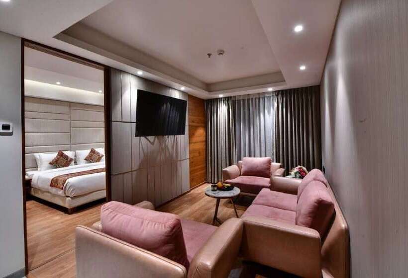 سوییت جونیور, Regenta Fairlark Vadodara