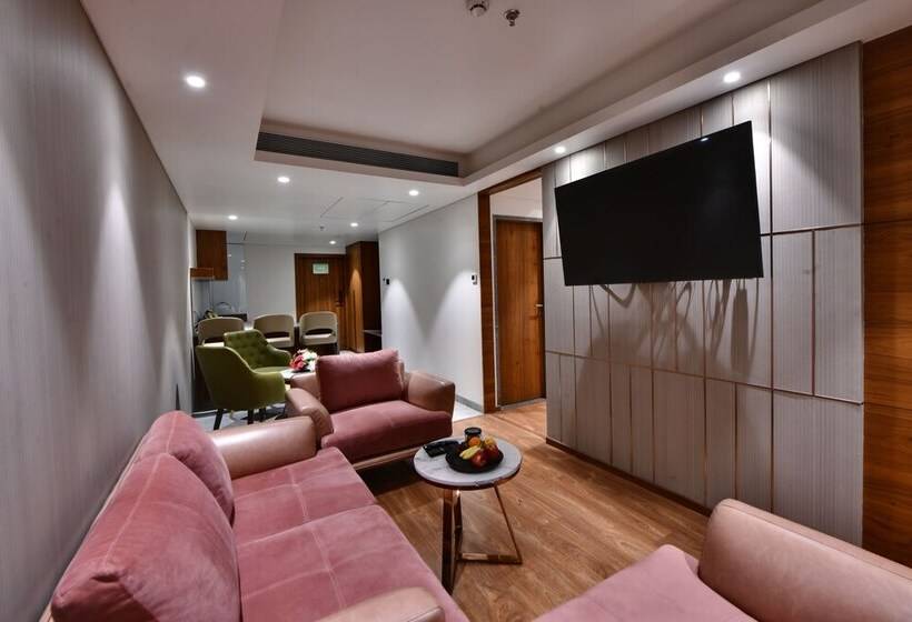 سوییت جونیور, Regenta Fairlark Vadodara