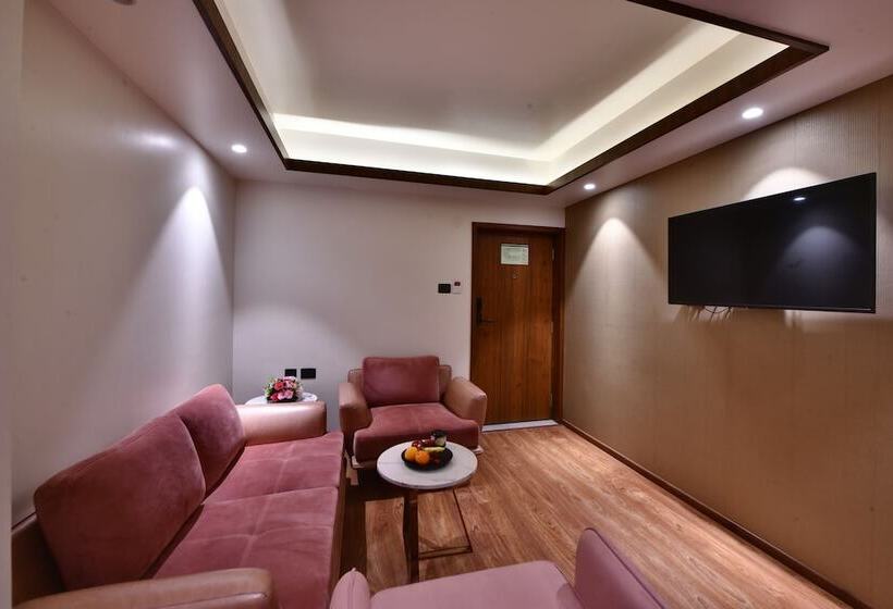 سوییت جونیور, Regenta Fairlark Vadodara