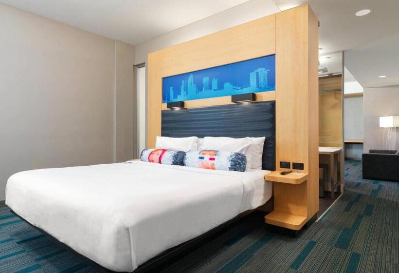 Suite met Kingsize Bed, Aloft Tampa Downtown