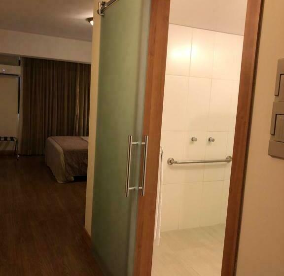 Quarto Deluxe, Gran Continental  Taubate