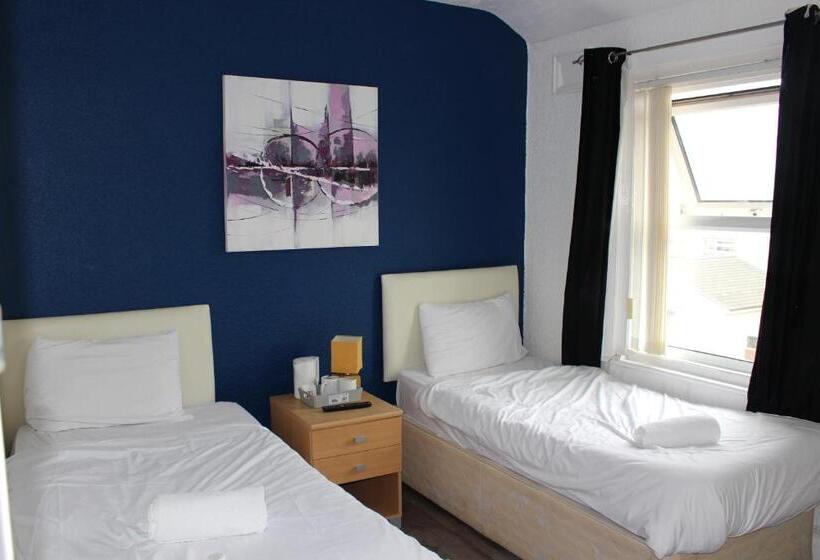 Quarto Basic, Henson  Pleasure Beach