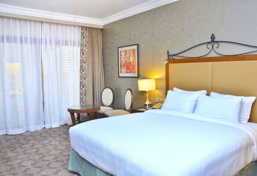 اتاق استاندارد با چشم‌انداز استخر, Hilton Alexandria Kings Ranch Resort