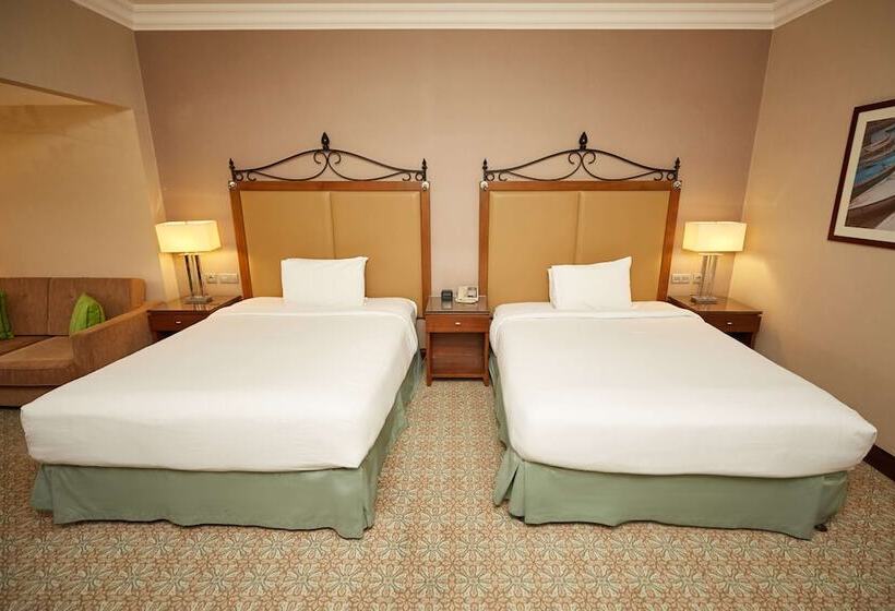 اتاق استاندارد با چشم‌انداز استخر, Hilton Alexandria King S Ranch