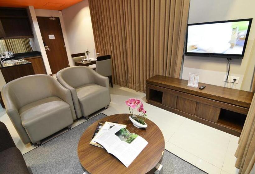 Suite, Howard Johnson Pekalongan By Wyndham