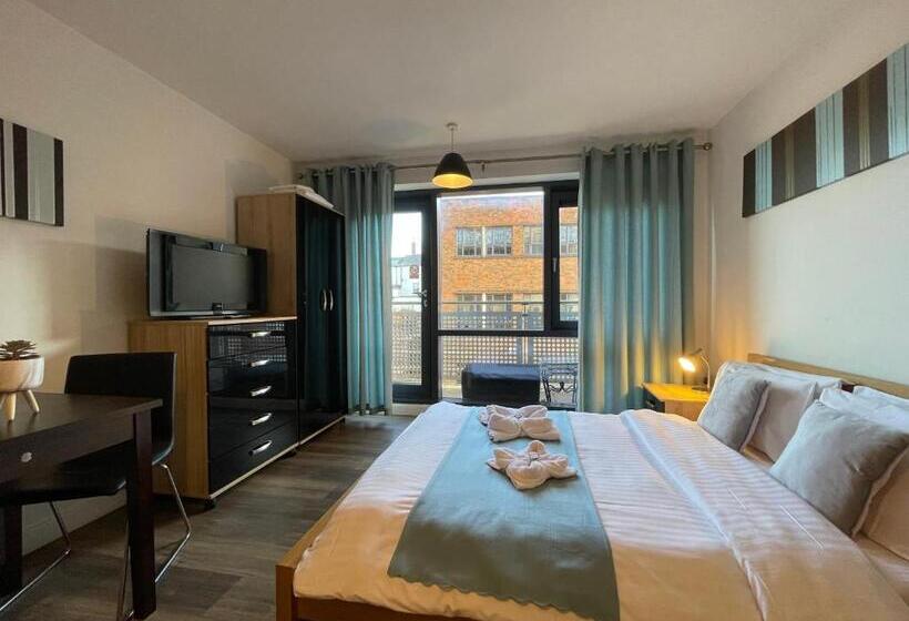 استودیوی استاندارد, Quality City Leicester