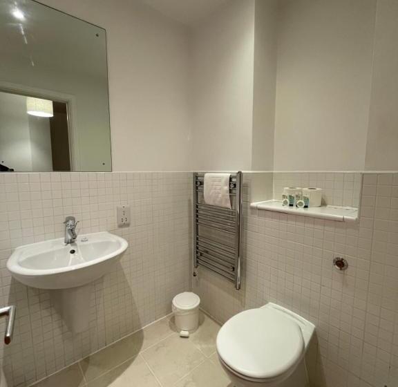 استودیوی استاندارد, Quality City Leicester