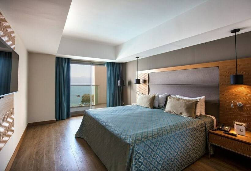 Junior Suite, Seven Seas Sealight Elite