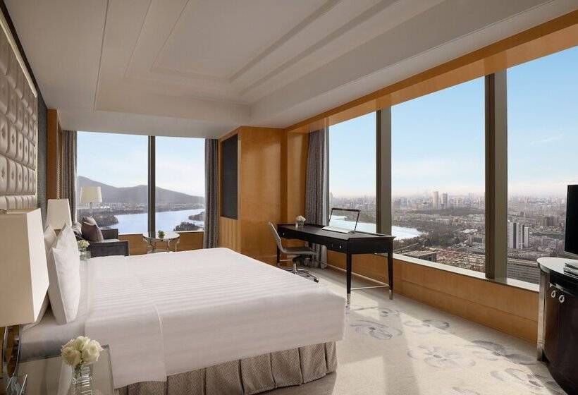 اتاق پریمیوم با چشم‌انداز دریاچه, Shangrila Nanjing