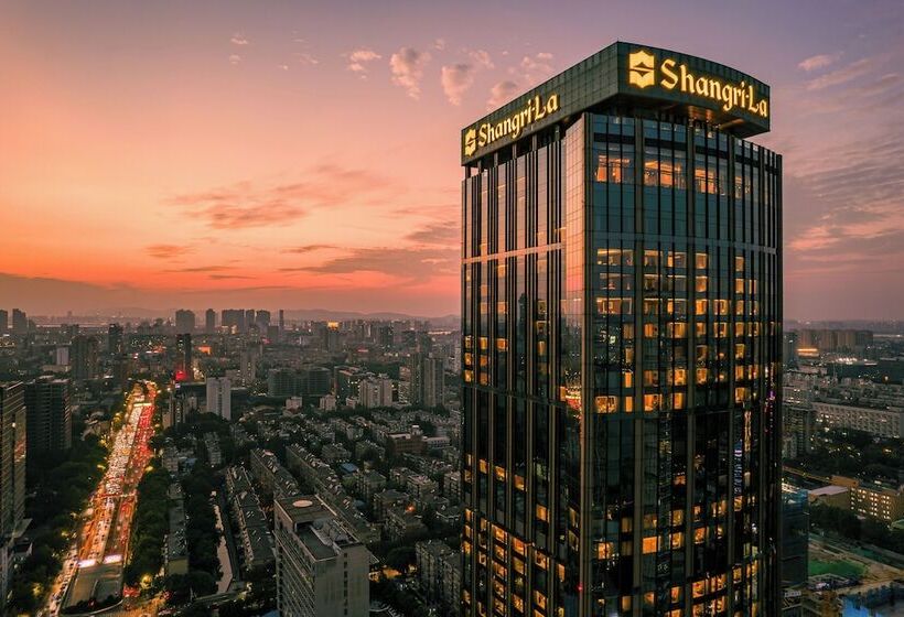 اتاق پریمیوم با چشم‌انداز دریاچه, Shangrila Nanjing