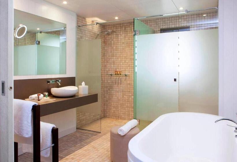اتاق استاندارد با تخت بزرگ, Sheraton New Caledonia Deva Spa & Golf Resort