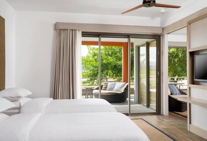 Suite Kingsize Bett, Sheraton New Caledonia Deva Spa & Golf Resort