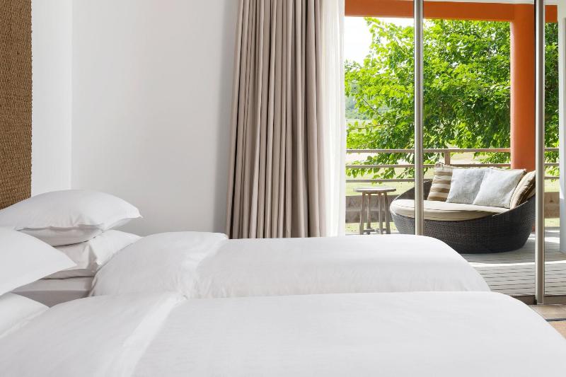 اتاق استاندارد با بالکن و چشم‌انداز باغ, Sheraton New Caledonia Deva Spa & Golf Resort