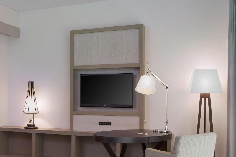 اتاق استاندارد با بالکن و چشم‌انداز باغ, Sheraton New Caledonia Deva Spa & Golf Resort