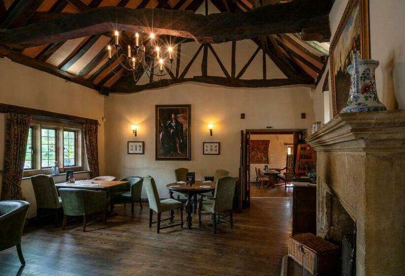 اتاق عادی, The George Inn & Plaine