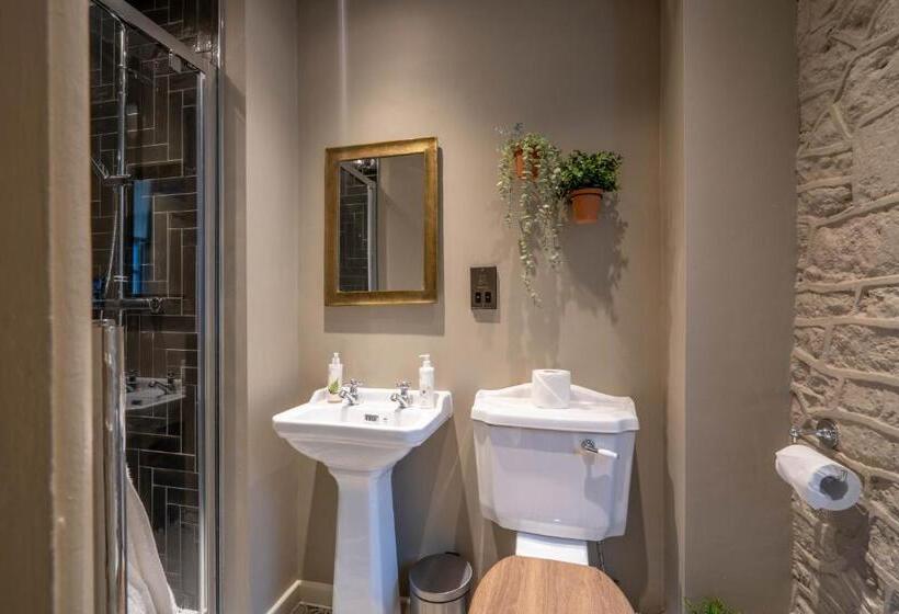 اتاق کلاسیک خانوادگی, The George Inn & Plaine