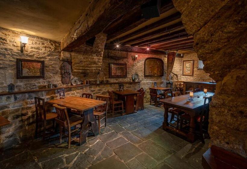 اتاق لوکس, The George Inn & Plaine