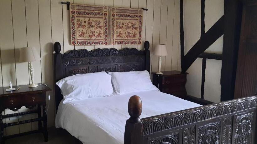 اتاق لوکس, The George Inn & Plaine