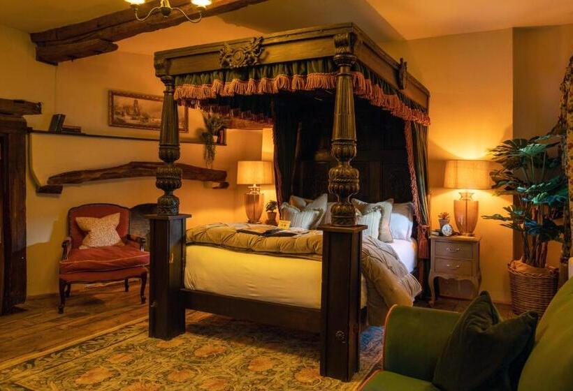 اتاق کلاسیک خانوادگی, The George Inn & Plaine