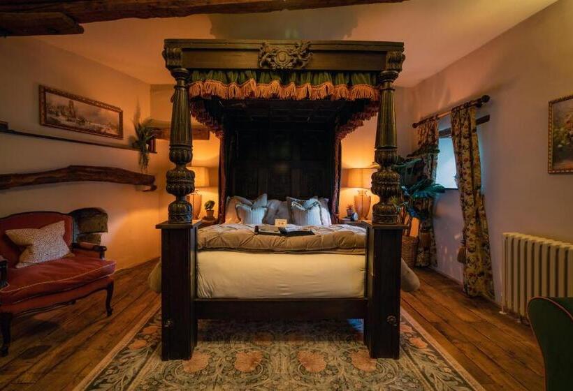 اتاق کلاسیک خانوادگی, The George Inn & Plaine