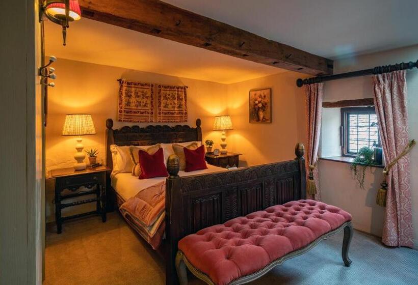 اتاق لوکس, The George Inn & Plaine