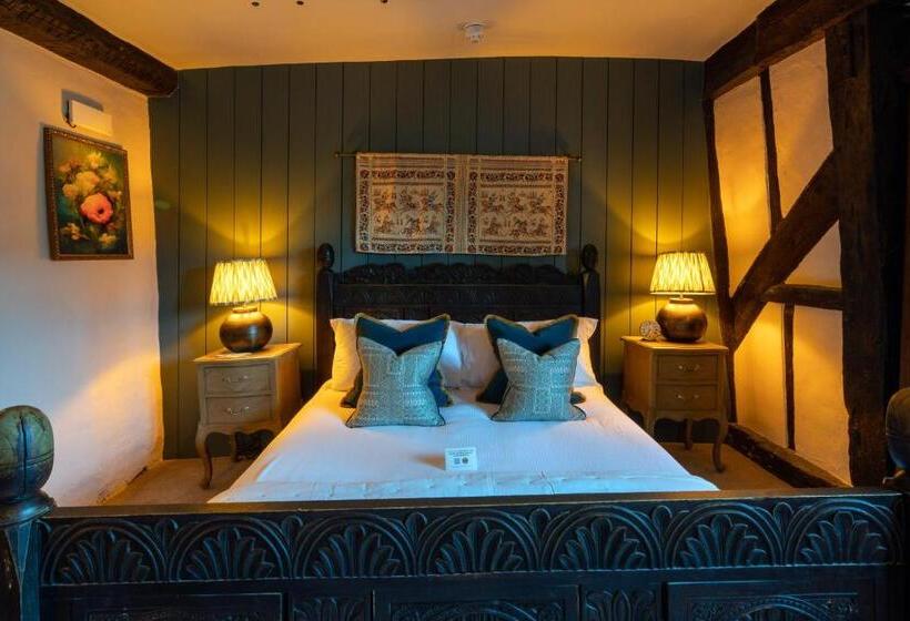 اتاق لوکس, The George Inn & Plaine